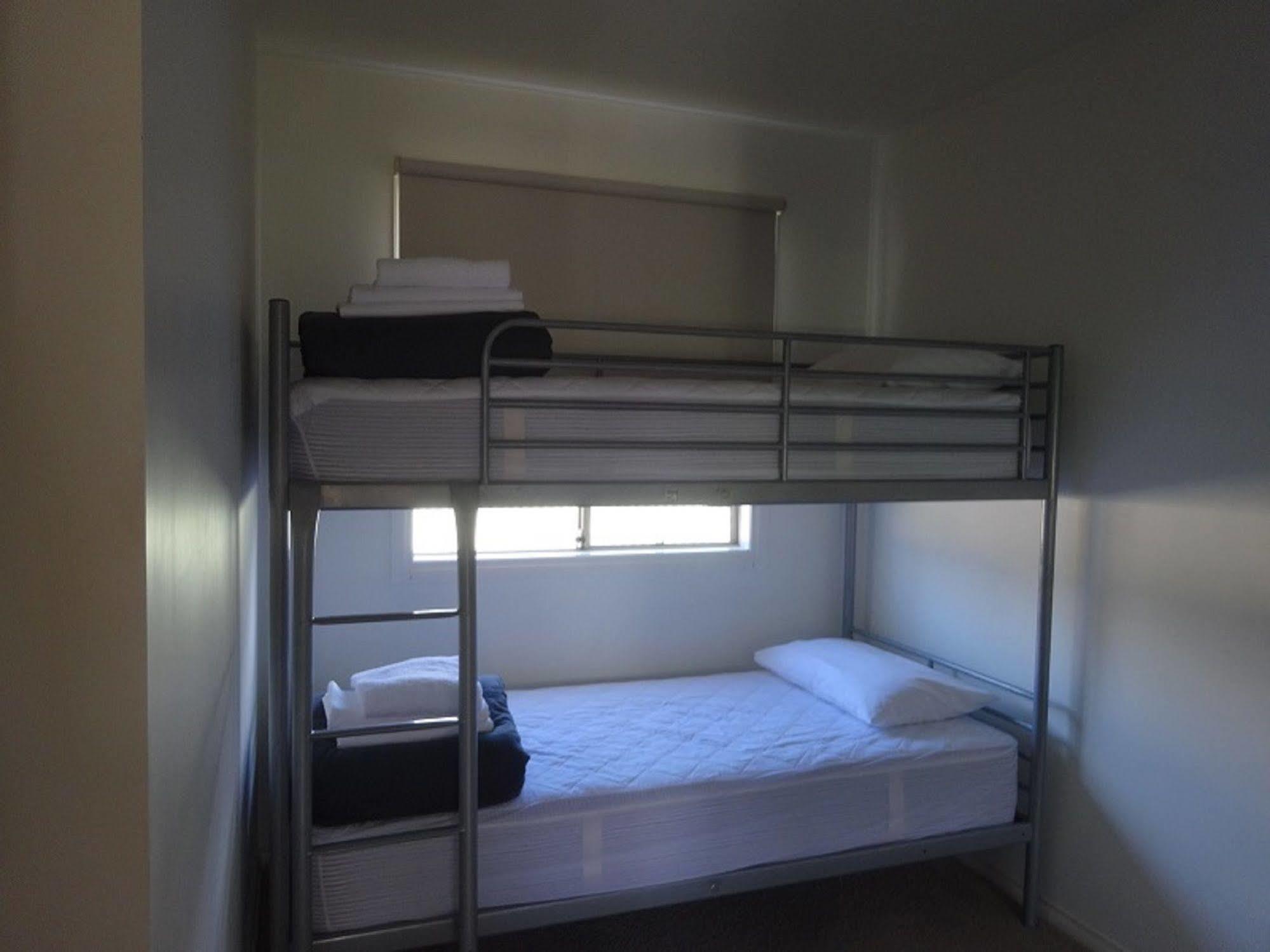 Caseys Beach Holiday Park Sunshine Bay Екстериор снимка
