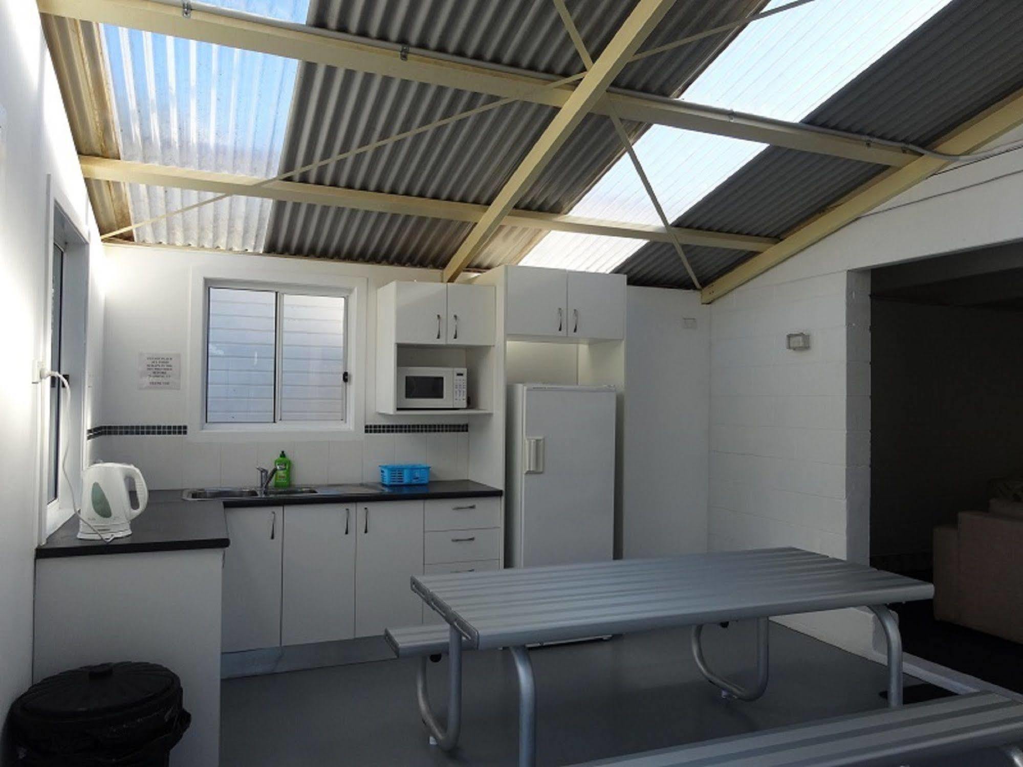 Caseys Beach Holiday Park Sunshine Bay Екстериор снимка